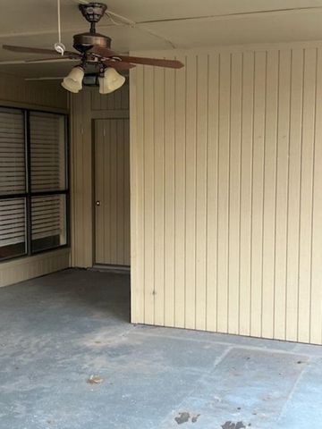 2805 NE Shelter Creek Dr, Lawton, OK 73507