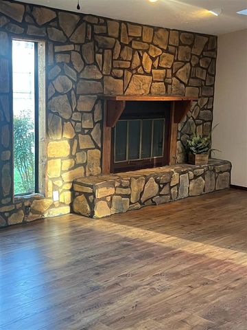 2805 NE Shelter Creek Dr, Lawton, OK 73507