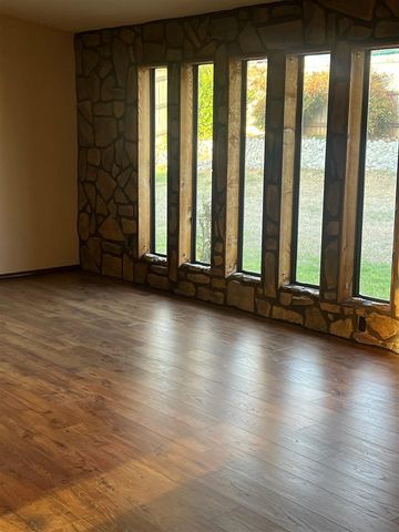 2805 NE Shelter Creek Dr, Lawton, OK 73507