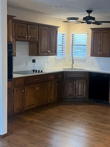 2805 NE Shelter Creek Dr, Lawton, OK 73507