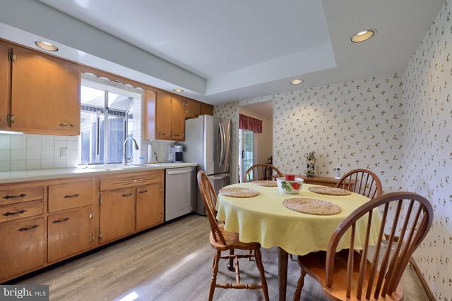 2129 KENTWOOD DR, Lancaster, PA 17601