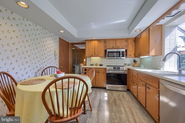 2129 KENTWOOD DR, Lancaster, PA 17601
