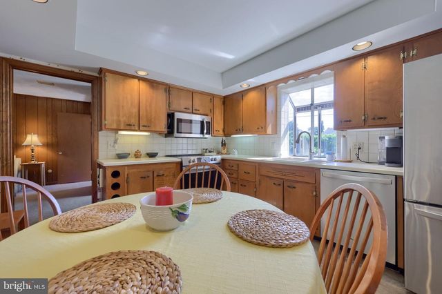2129 KENTWOOD DR, Lancaster, PA 17601