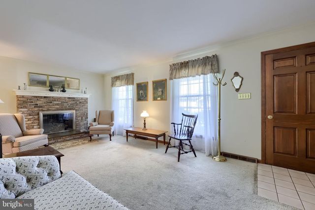 2129 KENTWOOD DR, Lancaster, PA 17601