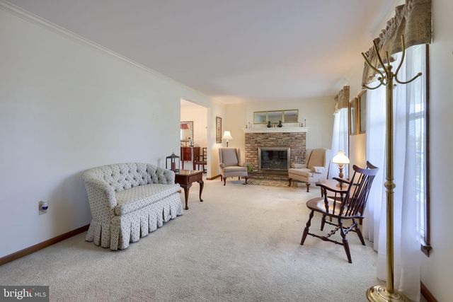 2129 KENTWOOD DR, Lancaster, PA 17601