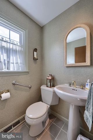 2129 KENTWOOD DR, Lancaster, PA 17601