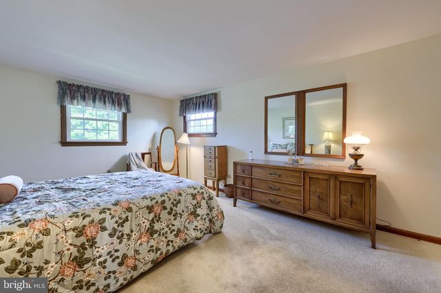 2129 KENTWOOD DR, Lancaster, PA 17601
