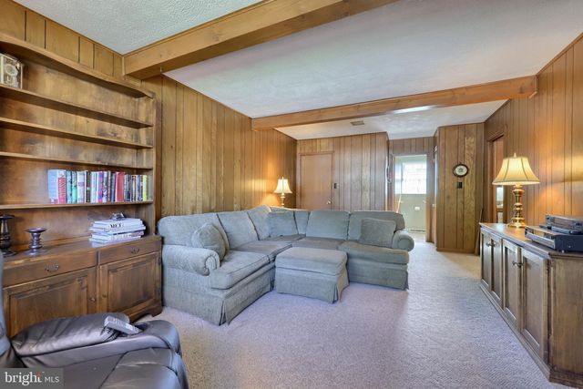 2129 KENTWOOD DR, Lancaster, PA 17601