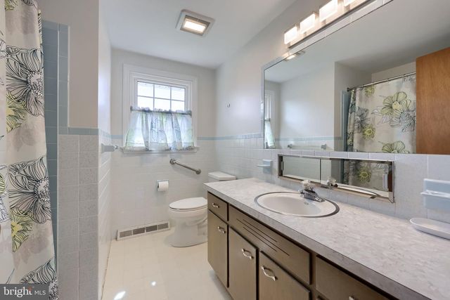2129 KENTWOOD DR, Lancaster, PA 17601