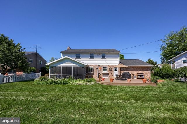2129 KENTWOOD DR, Lancaster, PA 17601
