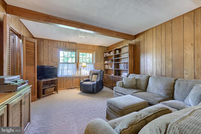 2129 KENTWOOD DR, Lancaster, PA 17601
