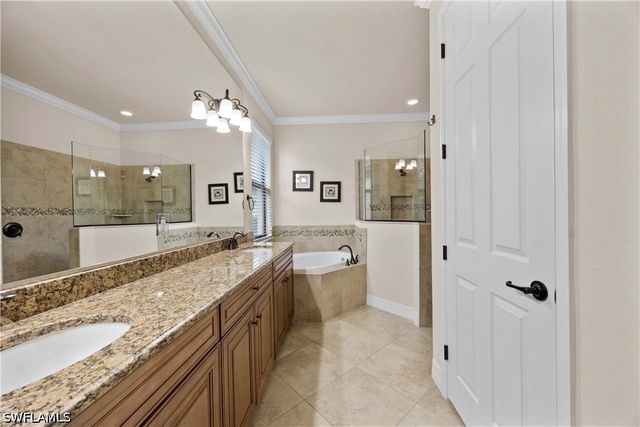 9254 Veneto PL, Naples, FL 34113