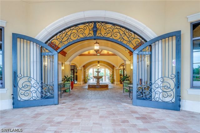 9254 Veneto PL, Naples, FL 34113