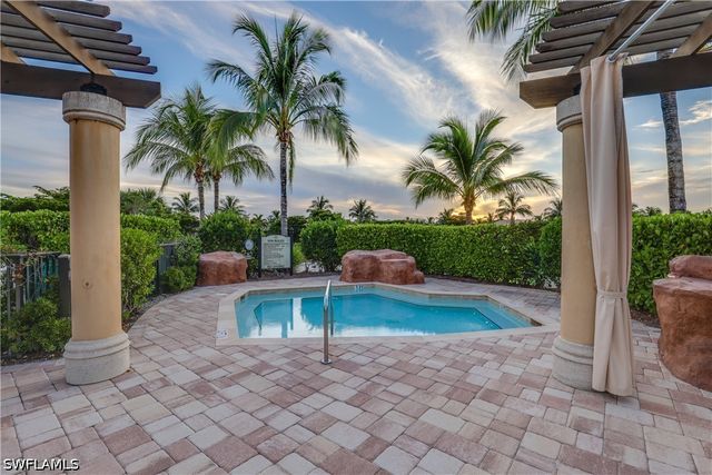 9254 Veneto PL, Naples, FL 34113