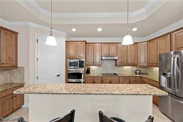 9254 Veneto PL, Naples, FL 34113