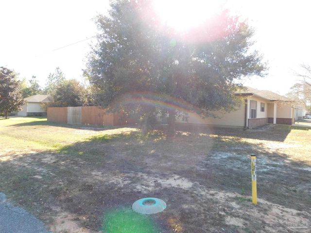 2628 Salamanca St, Navarre, FL 32566