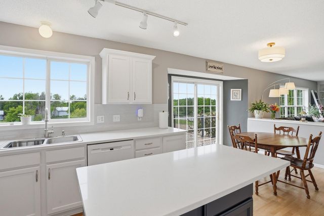 1961 Sierra Parkway, Waconia, MN 55387