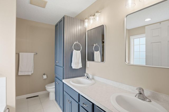1961 Sierra Parkway, Waconia, MN 55387