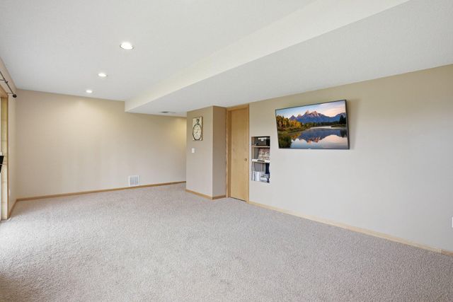 1961 Sierra Parkway, Waconia, MN 55387