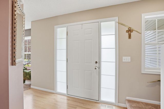 1961 Sierra Parkway, Waconia, MN 55387