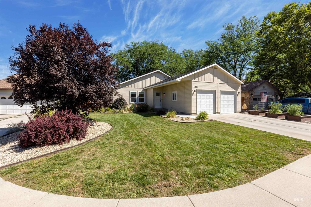 5768 W Gate House Ct, Boise, ID 83703