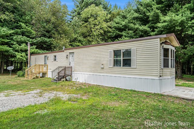 1066 Fisk Avenue, Aetna Twp, MI 49336