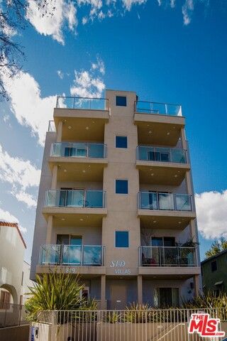 819 S HOLT Avenue PH, Los Angeles, CA 90035