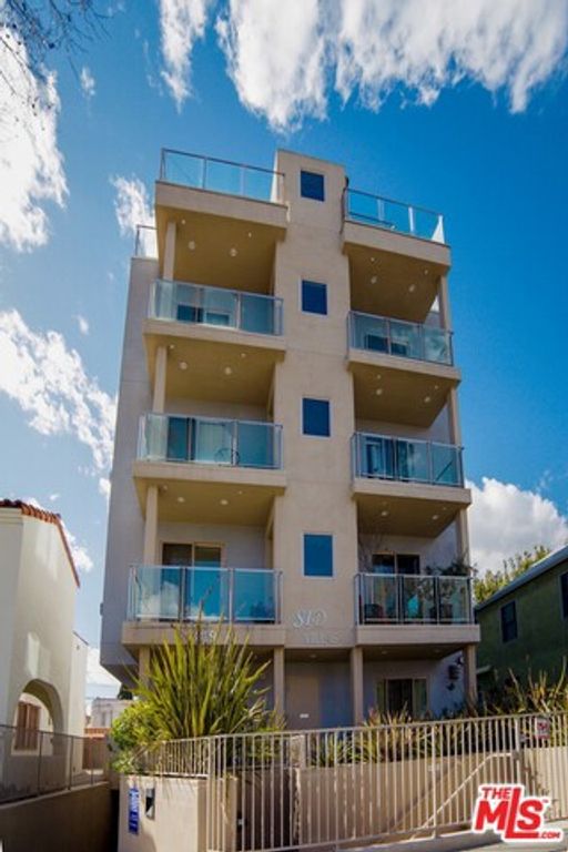 819 S HOLT Avenue PH, Los Angeles, CA 90035