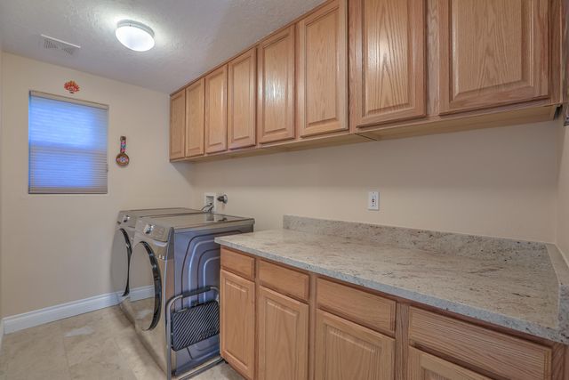 6300 Calla Lily Circle NE, Albuquerque, NM 87111