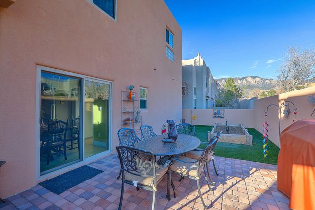 6300 Calla Lily Circle NE, Albuquerque, NM 87111