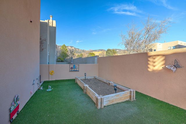 6300 Calla Lily Circle NE, Albuquerque, NM 87111