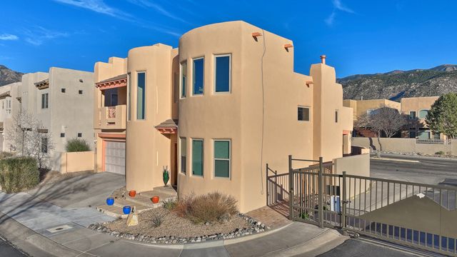 6300 Calla Lily Circle NE, Albuquerque, NM 87111