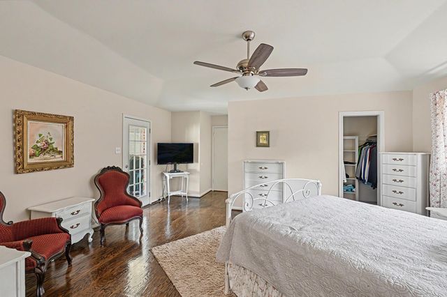 7719 Burning Hills Drive, Houston, TX 77071