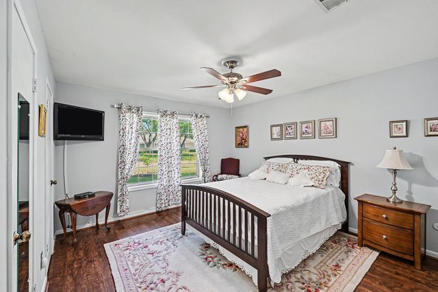 7719 Burning Hills Drive, Houston, TX 77071