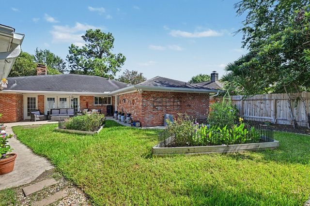 7719 Burning Hills Drive, Houston, TX 77071