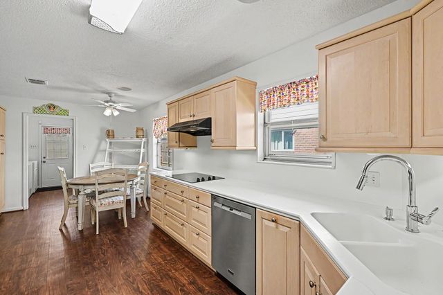 7719 Burning Hills Drive, Houston, TX 77071