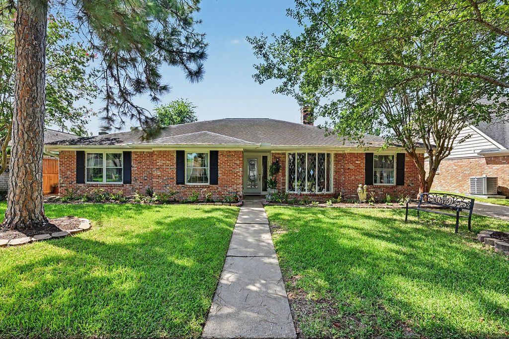 7719 Burning Hills Drive, Houston, TX 77071