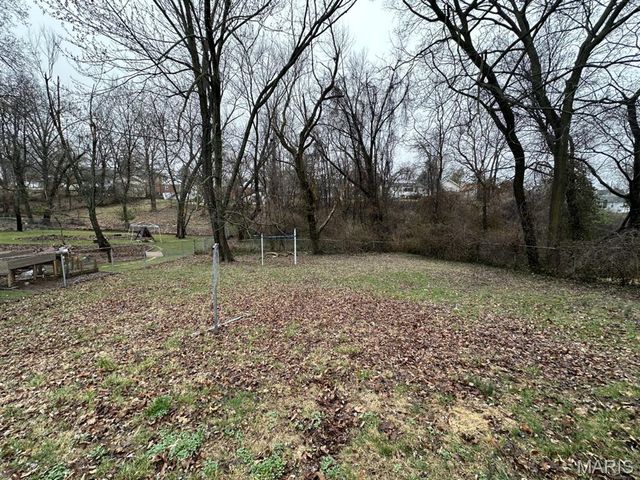 7716 Circle Drive, St Louis, MO 63121