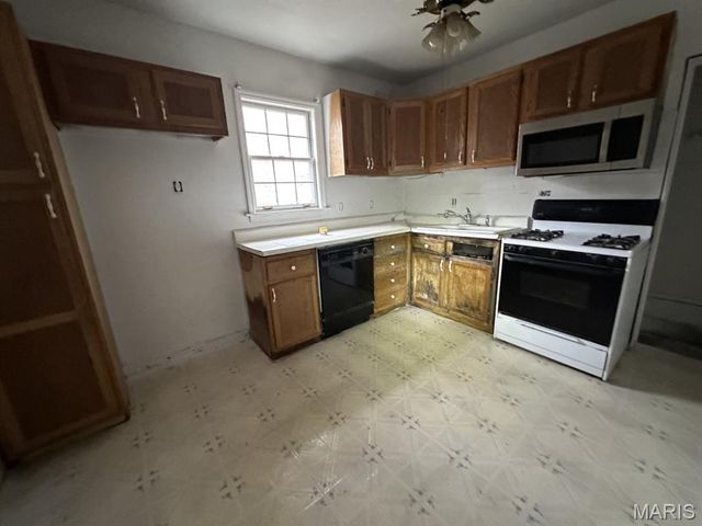 7716 Circle Drive, St Louis, MO 63121