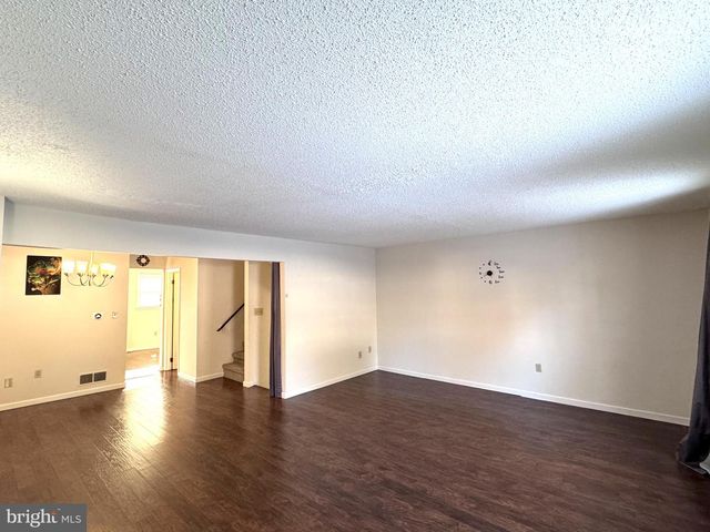 8315 COUNTRYSIDE LN, Fogelsville, PA 18051