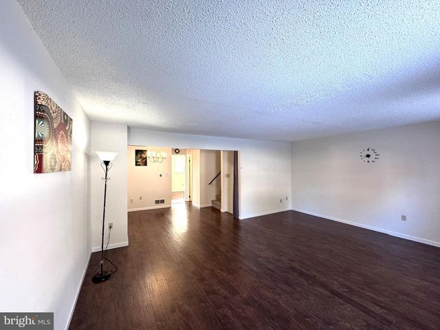 8315 COUNTRYSIDE LN, Fogelsville, PA 18051