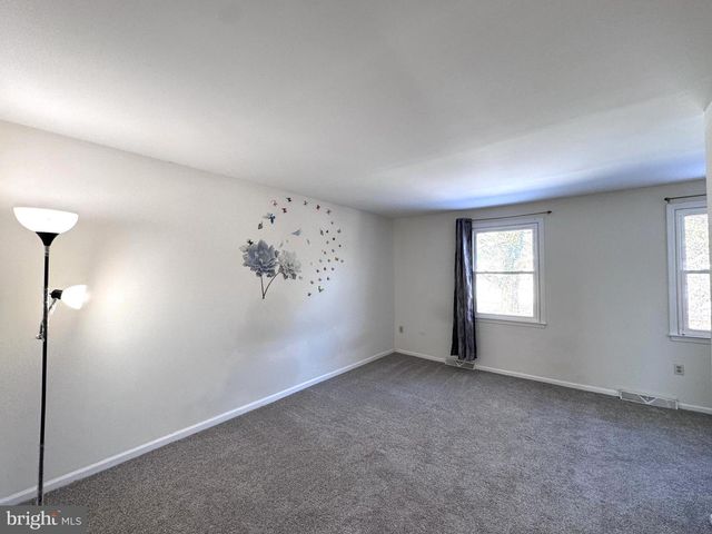 8315 COUNTRYSIDE LN, Fogelsville, PA 18051