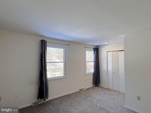 8315 COUNTRYSIDE LN, Fogelsville, PA 18051