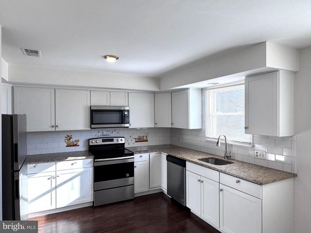 8315 COUNTRYSIDE LN, Fogelsville, PA 18051