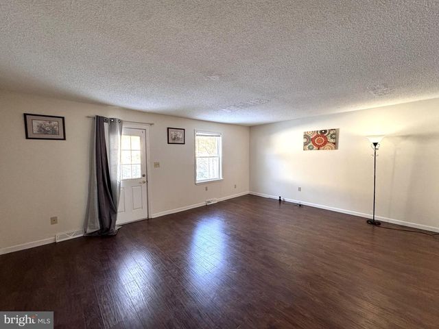 8315 COUNTRYSIDE LN, Fogelsville, PA 18051