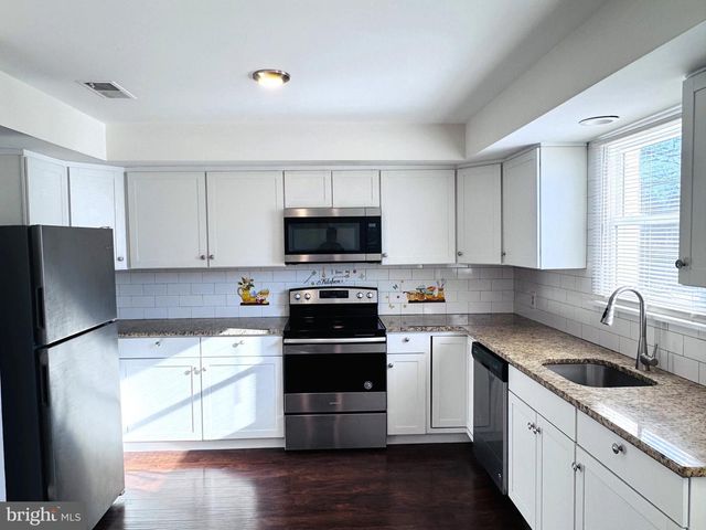 8315 COUNTRYSIDE LN, Fogelsville, PA 18051