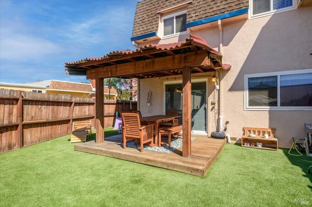 2429 Baltic Dr, Fairfield, CA 94533