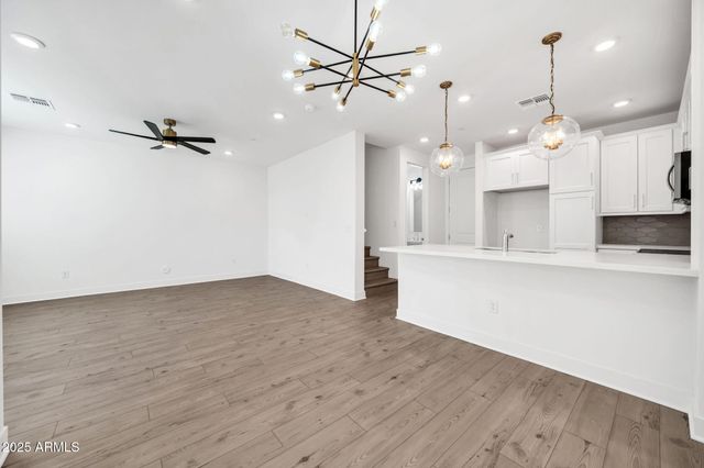 2121 W SONORAN DESERT Drive 61, Phoenix, AZ 85085