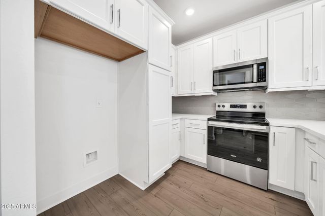 2121 W SONORAN DESERT Drive 61, Phoenix, AZ 85085