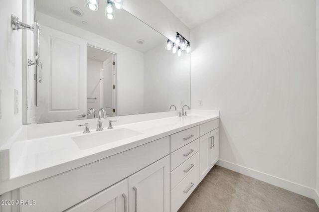 2121 W SONORAN DESERT Drive 61, Phoenix, AZ 85085